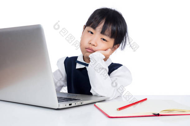 亚洲的<strong>中国</strong>小女孩在<strong>统一</strong>学习与笔记本电脑