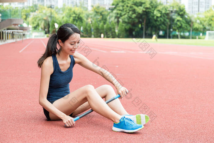 女人用滚子按摩棒 