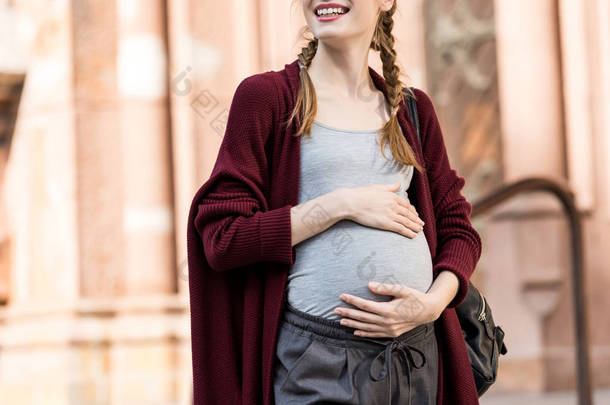 快乐的孕妇