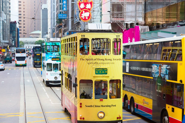 人们使用香港电车 