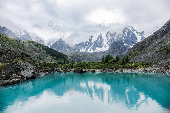 美丽的山水景色, 山和湖, 阿尔泰, 俄罗斯