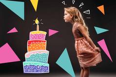 漂亮的孩子在粉红色的礼服吹画蜡烛在生日蛋糕上, 孤立的灰色