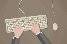 用户手上键盘和鼠标的电脑.