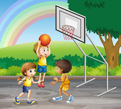 三个孩子在法院打篮球