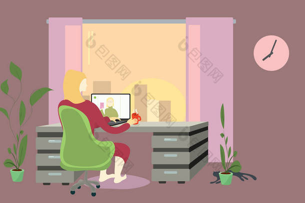 一位坐在桌旁椅子上的妇女正在商谈<strong>如何</strong>在日落前对着窗户打一个视频电话。以后的远程工作时间
