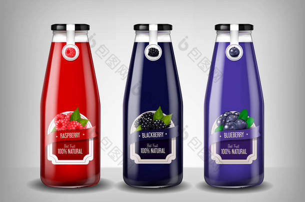 现实的玻璃瓶套蓝莓, 覆盆子和蓝莓汁, 饮料模拟隔离.