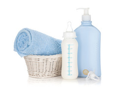 婴儿奶瓶、 奶嘴、 洗发水、 毛巾