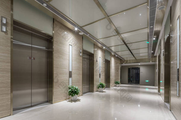 现代办公大楼电梯房