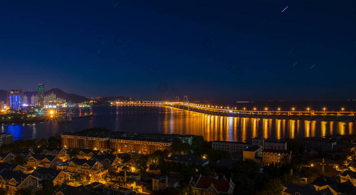 夏末大连星海湾的夜景