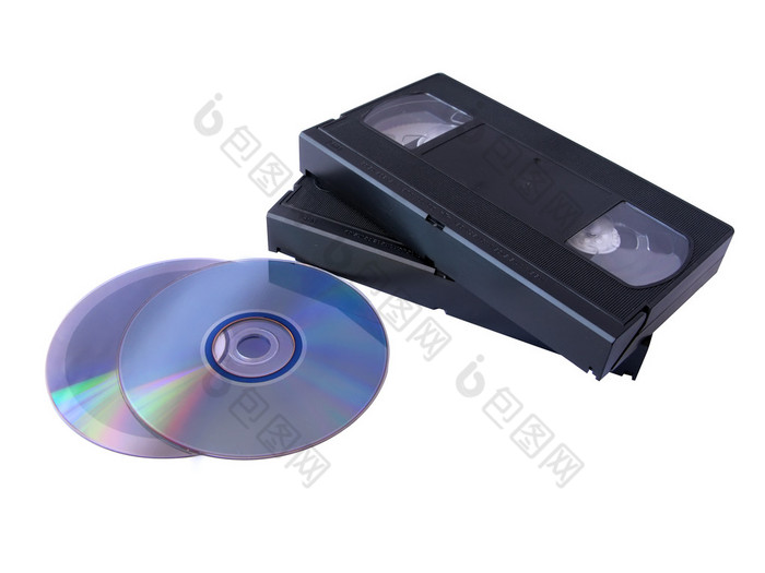 媒体存储: 两个 Dvd 和两个 Vhs 磁带。旧与新技术