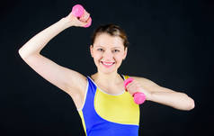 养成好习惯, 它们就会让你。强壮的肌肉和力量。运动女子在健身房训练。快乐的女人锻炼与杠铃。健康饮食。成功。运动哑铃设备。运动健身