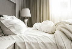 介绍原生态房室内床表床垫和枕头