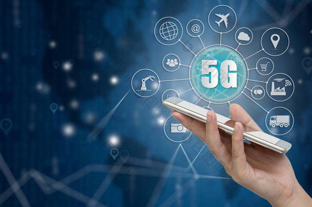 5g <strong>网络无线</strong>系统和物联网、智能城市和通信<strong>网络</strong>, 手持智能手机和对象图标连接在一起, 连接全球<strong>无线</strong>设备.