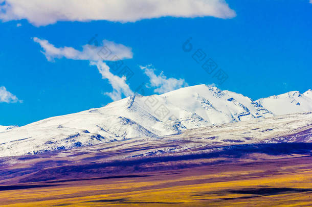 中国青海高原山地景观. 