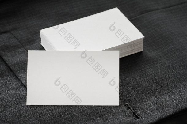 空白的企业形象包装制卡与暗灰色苏
