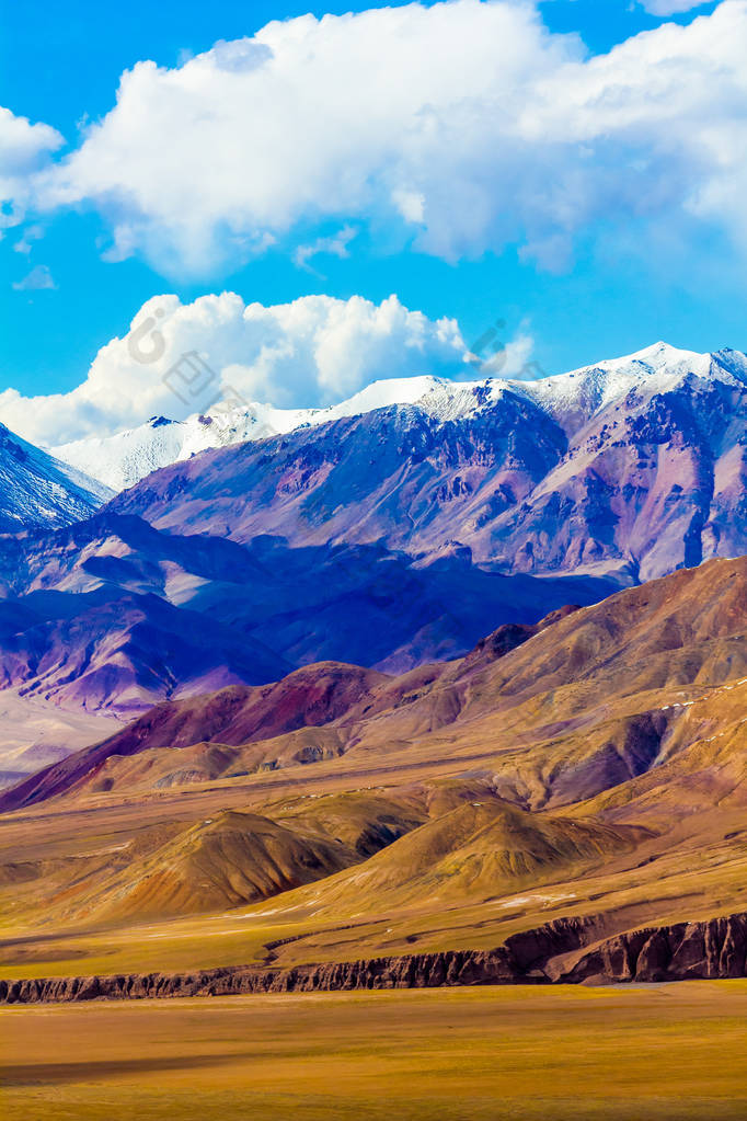 中国青海高原山地景观. 