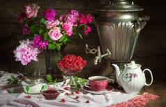茶*与茶炊、 覆盆子和果酱的乡村风格