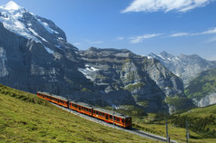 瑞士阿尔卑斯山的铁路
