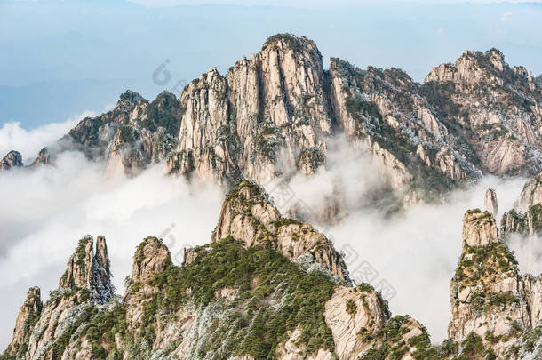 <strong>黄山</strong>国家公园山巅的云彩.中国.