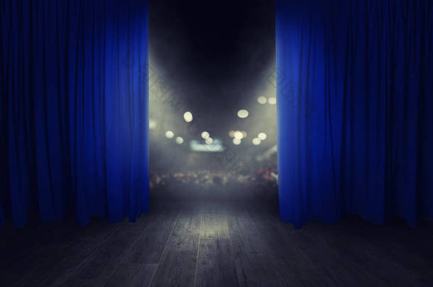 蓝色的窗帘正在为戏剧表演拉开帷幕