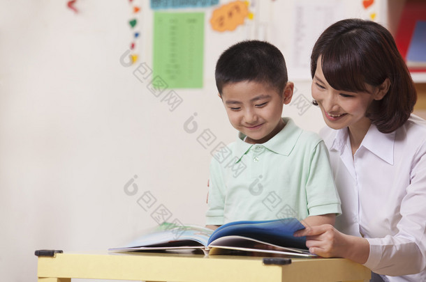老师和学生阅读