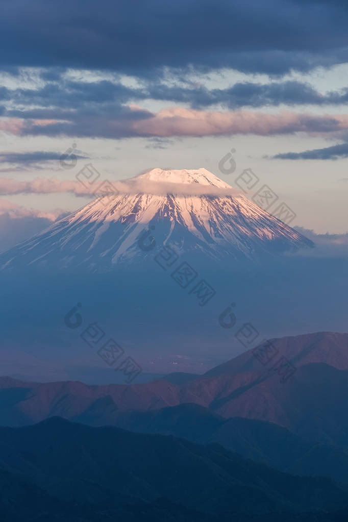 富士山顶部, 春季日出天空