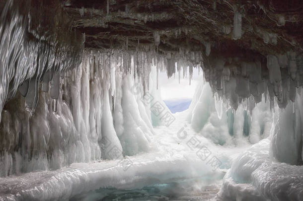 冬季,西伯利亚,俄罗斯贝加尔湖冰洞的<strong>巨型</strong>冰洞