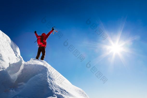 <strong>登山家</strong>庆祝征服的首脑会议.