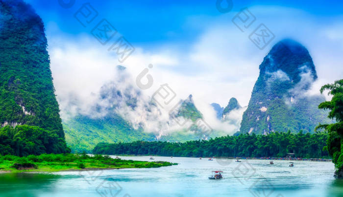 桂林阳朔县翠林喀斯特山脉中的玉龙河风景-包图企业站