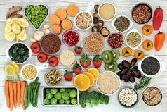新鲜的超级食品概念, 水果, 蔬菜, 谷物, 谷物, 豆类, 种子, 草药和香料。高纤维、花色苷、抗氧化剂、智能碳水化合物、矿物质和维他命的食物.