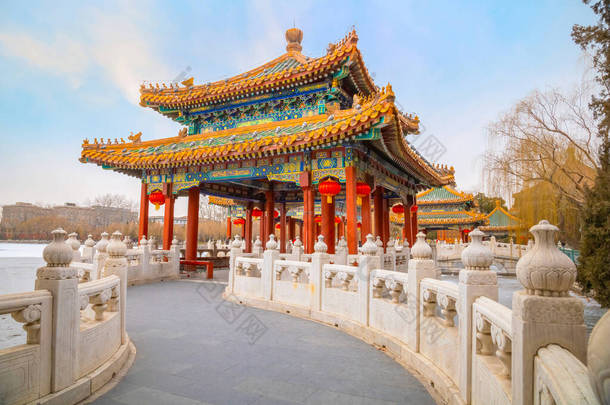 北京北海公园西北面的五龙亭