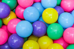 色彩艳丽的球体和色彩艳丽的背景