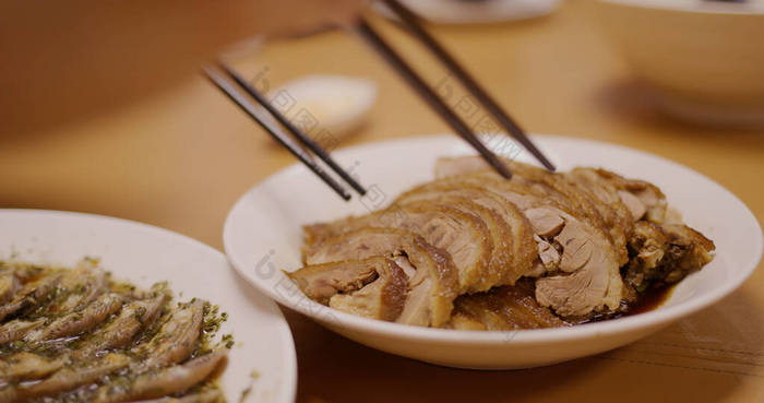 餐馆里的香鹅潮州风格 