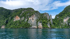 美丽的菲菲岛在泰国克拉比省的旅游度假、暑期背景 