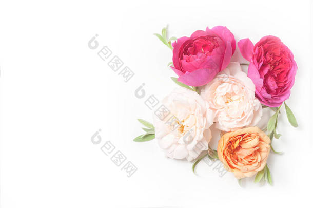 鲜花<strong>婚宴请柬</strong>,保存日,谢谢你,生意人.花环卡。粉红色的花。顶部视图