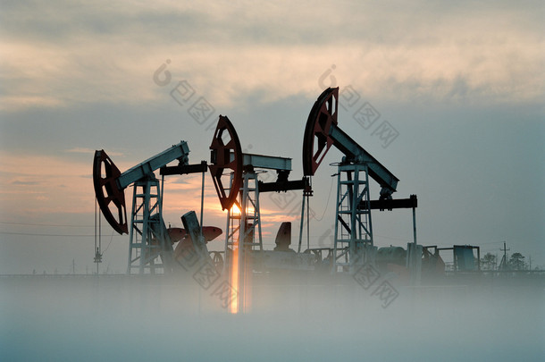 俄罗斯的石油和 gus 生产。油田钻井平台