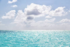 在波拉波拉岛法属波利尼西亚海和云喜欢放松的概念 