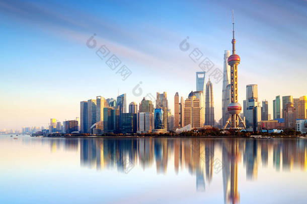 上海的<strong>摩天大楼</strong>与现代城市的<strong>摩天大楼</strong>，中国