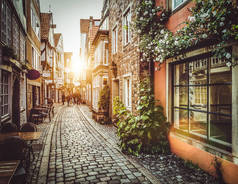 老城在欧洲在夕阳与复古的老式 instagram 风格滤镜效果