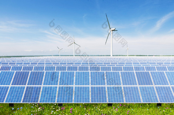 风力涡轮机和太阳能电池板。绿色能源