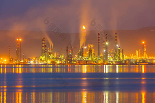 土耳其炼油厂或简称TPRA，1983年，蝙蝠侠、伊兹密尔、伊兹米特成立公司