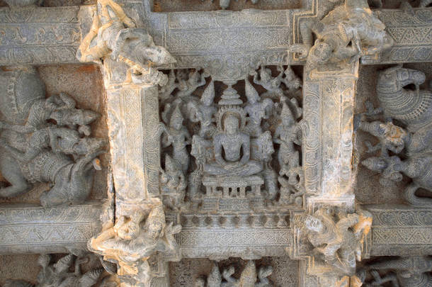天花板雕塑在开放的 mandapa, 描绘的<strong>守护者</strong>到八方向, ashtadikpalaka。Panchakuta Basadi, Kambadahalli, Mandya 区