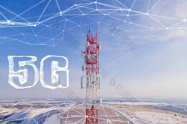 5G天线与5G技术与数字标题5G 。5G和4G网络电信塔，电信基站