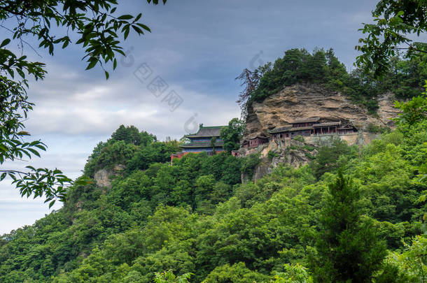 中国武当山迷人的夏景