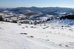 山区冬季田园风光