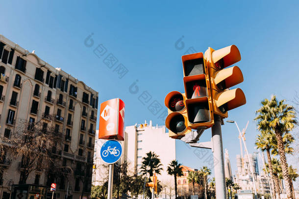 城市场景与建筑物, <strong>红绿灯</strong>和路标, 巴塞罗那, 西班牙