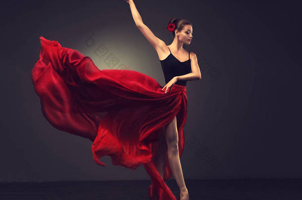 <strong>年轻</strong>优雅的女人的芭蕾舞演员