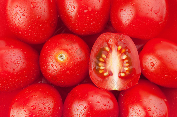 新鲜成熟的樱桃番茄