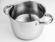 不锈钢蒸煮锅没有盖与水, 测量水位-2, 5 升。隔离在白色背景上.