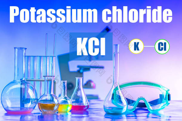 化学实验室背景下的氯化钾<strong>名称</strong>。钾对人体的影响。氯化钾在药理学中的使用.